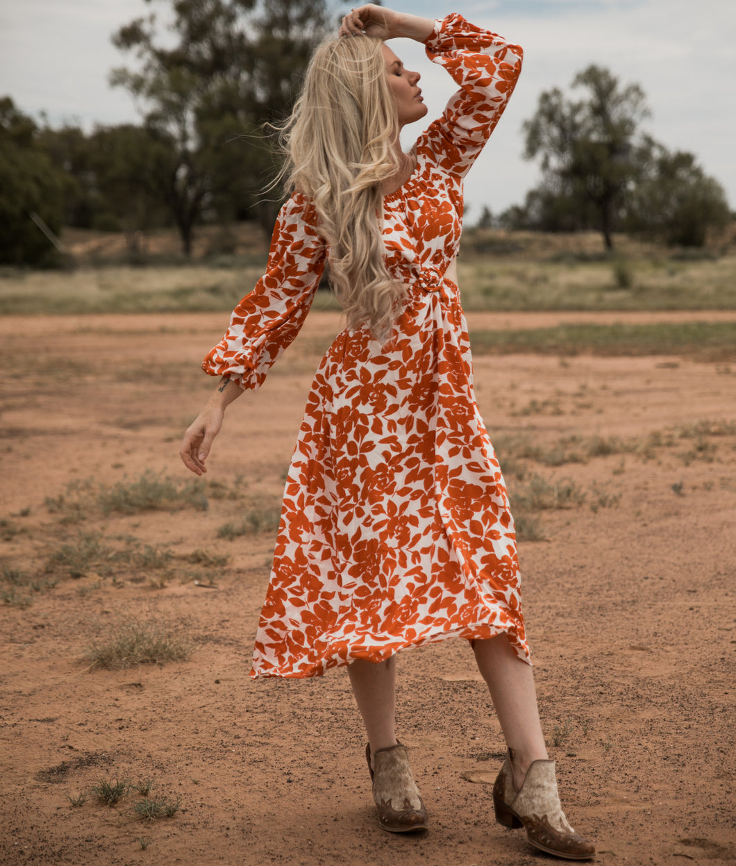Maxi dress with cut out